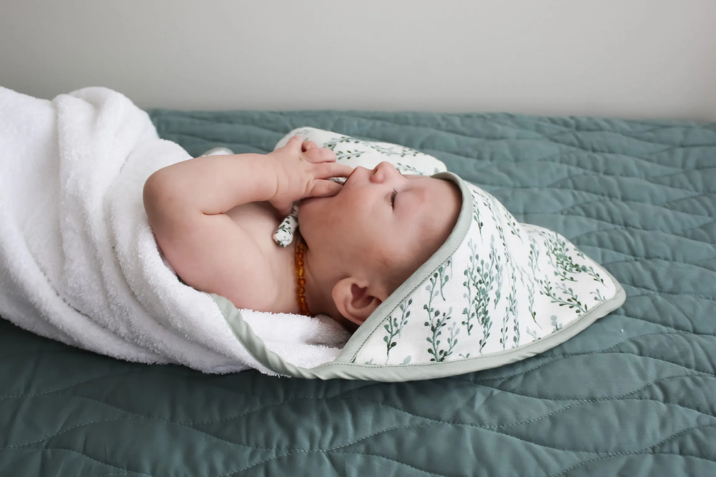Hooded Baby Towel | String of Pearls