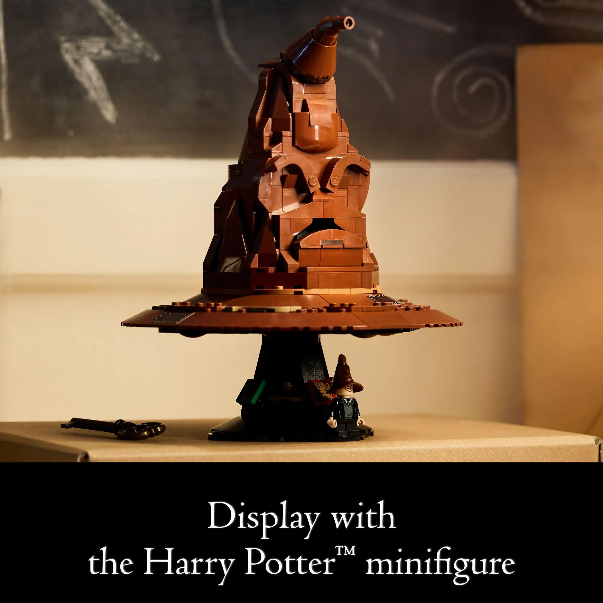 LEGO 76429 Harry Potter Talking Sorting Hat