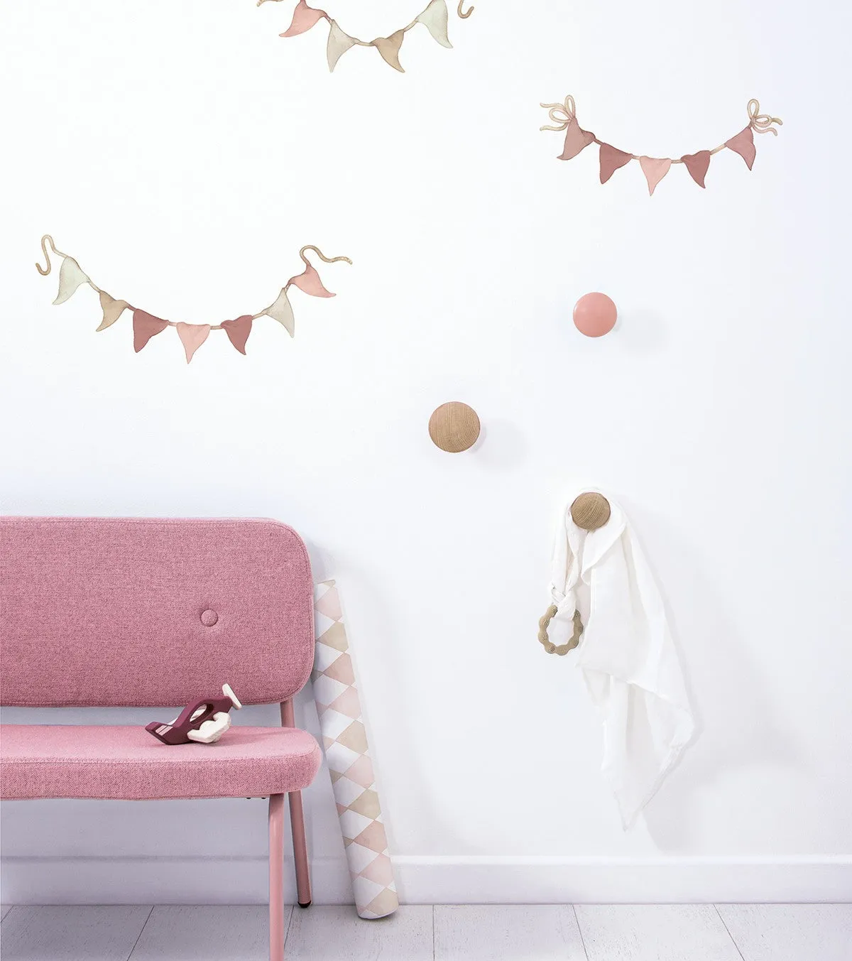 Selene | Wall Decals - Garland Pink in TUBE
