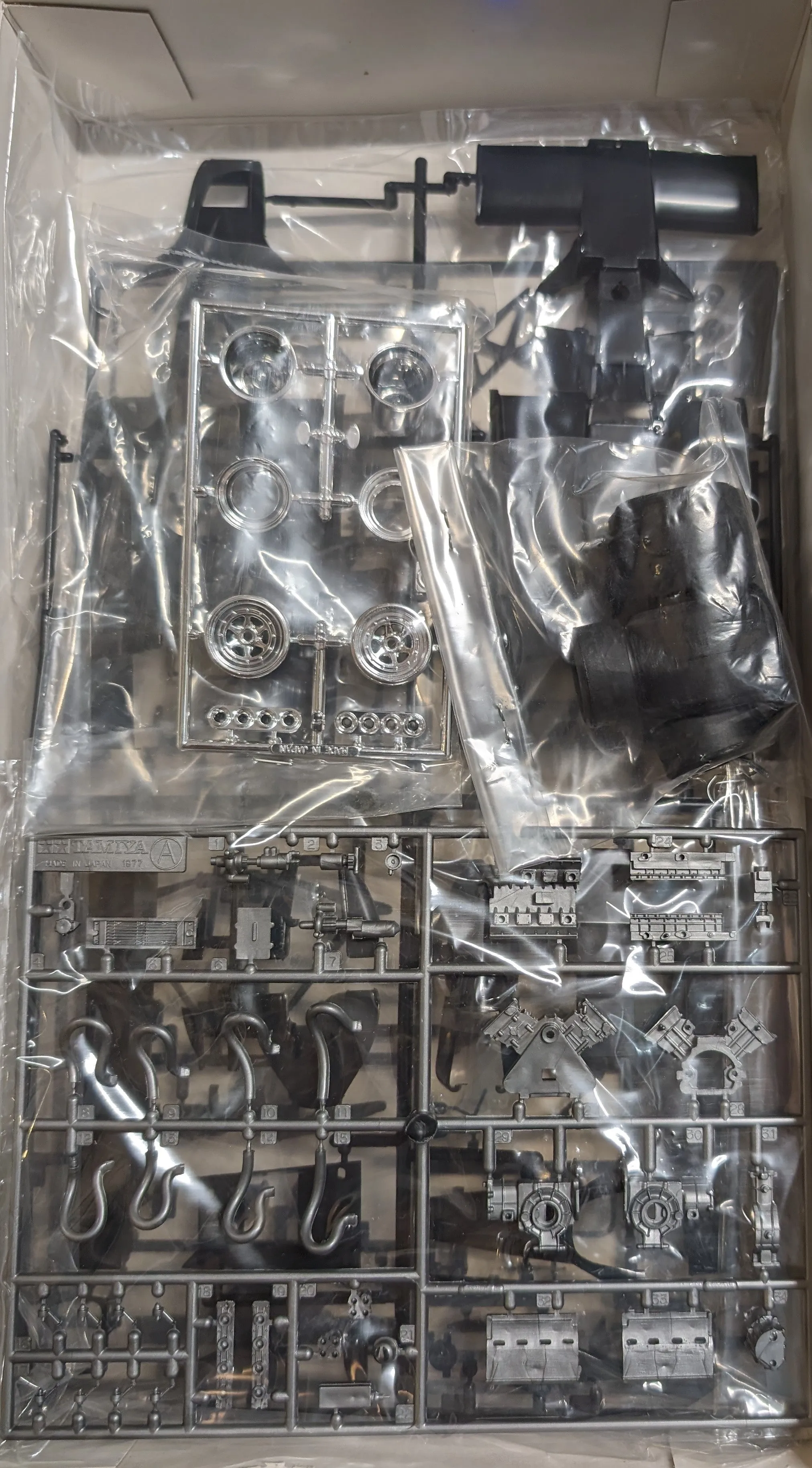 Tamiya Team Lotus JPS Mk III, Grand Prix Collection, 1:20 Scale Model Kit